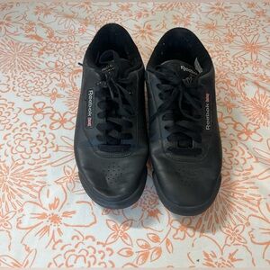 Woman’s Reebok Sneakers 7